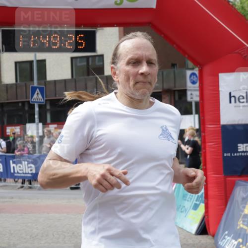 10.05.2026 - 8. Wedeler Halbmarathon Yannick Fuchs http://msf.ph/oto/9733422 10.05.2026 11:49:23 Ziel 188 meine-sportfotos.de