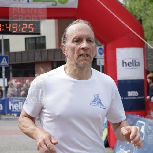 10.05.2026 - 8. Wedeler Halbmarathon Yannick Fuchs http://msf.ph/oto/9733424 10.05.2026 11:49:23 Ziel 188 meine-sportfotos.de