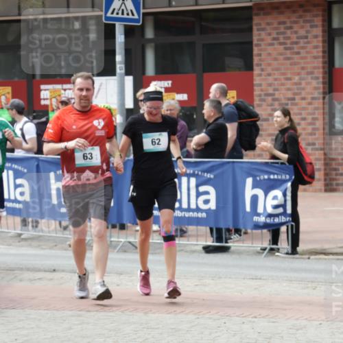 10.05.2026 - 8. Wedeler Halbmarathon Yannick Fuchs http://msf.ph/oto/9733430 10.05.2026 11:49:26 Ziel 62, 63, 188, 432 meine-sportfotos.de