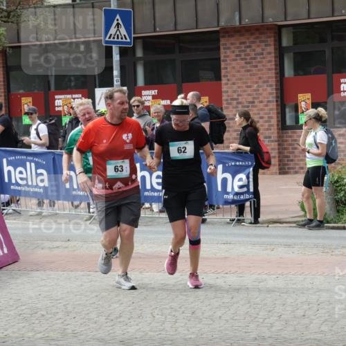 10.05.2026 - 8. Wedeler Halbmarathon Yannick Fuchs http://msf.ph/oto/9733438 10.05.2026 11:49:27 Ziel 62, 63, 188, 432 meine-sportfotos.de