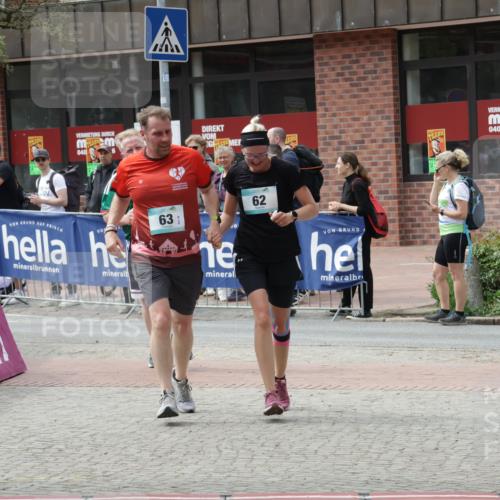 10.05.2026 - 8. Wedeler Halbmarathon Yannick Fuchs http://msf.ph/oto/9733440 10.05.2026 11:49:27 Ziel 62, 63, 188, 432 meine-sportfotos.de