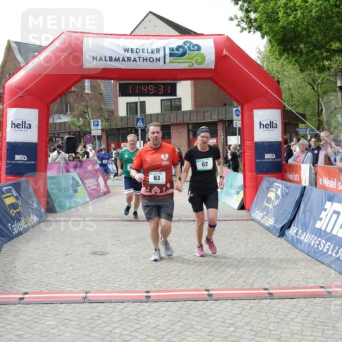 10.05.2026 - 8. Wedeler Halbmarathon Yannick Fuchs http://msf.ph/oto/9733461 10.05.2026 11:49:30 Ziel 62, 63, 432, 457 meine-sportfotos.de