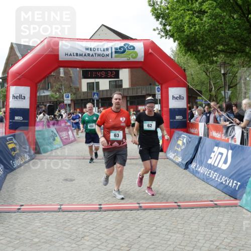 10.05.2026 - 8. Wedeler Halbmarathon Yannick Fuchs http://msf.ph/oto/9733466 10.05.2026 11:49:30 Ziel 62, 63, 432, 457 meine-sportfotos.de