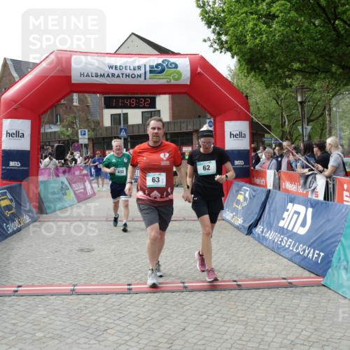 10.05.2026 - 8. Wedeler Halbmarathon Yannick Fuchs http://msf.ph/oto/9733467 10.05.2026 11:49:30 Ziel 62, 63, 432, 457 meine-sportfotos.de
