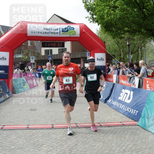 10.05.2026 - 8. Wedeler Halbmarathon Yannick Fuchs http://msf.ph/oto/9733470 10.05.2026 11:49:30 Ziel 62, 63, 432, 457 meine-sportfotos.de