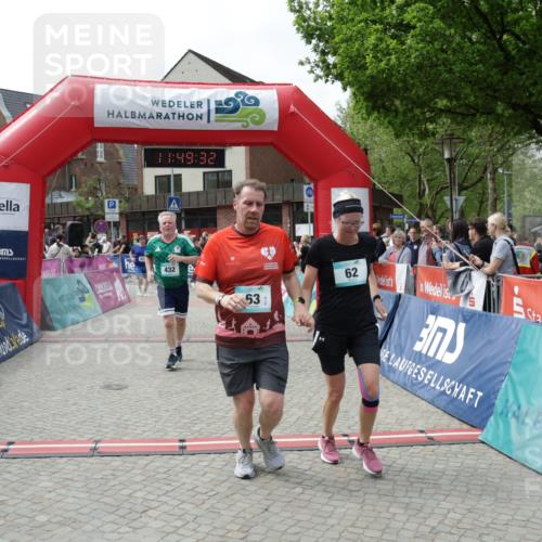 10.05.2026 - 8. Wedeler Halbmarathon Yannick Fuchs http://msf.ph/oto/9733472 10.05.2026 11:49:30 Ziel 62, 63, 432, 457 meine-sportfotos.de