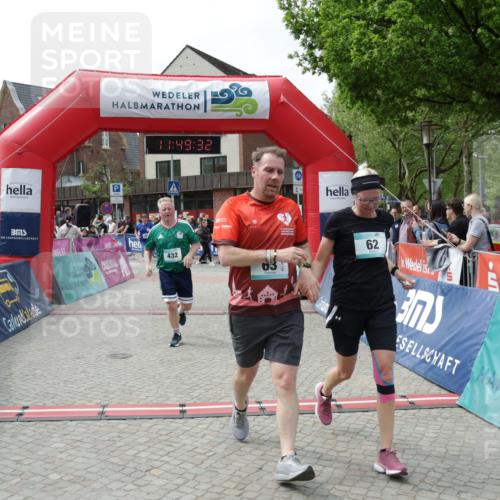 10.05.2026 - 8. Wedeler Halbmarathon Yannick Fuchs http://msf.ph/oto/9733474 10.05.2026 11:49:30 Ziel 62, 63, 432, 457 meine-sportfotos.de