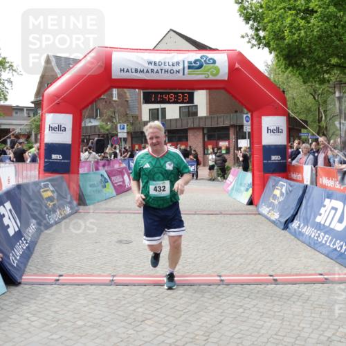 10.05.2026 - 8. Wedeler Halbmarathon Yannick Fuchs http://msf.ph/oto/9733479 10.05.2026 11:49:32 Ziel 62, 63, 432, 457 meine-sportfotos.de