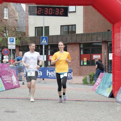 10.05.2026 - 8. Wedeler Halbmarathon Yannick Fuchs http://msf.ph/oto/9733485 10.05.2026 12:30:30 Ziel 1, 2, 2062 meine-sportfotos.de