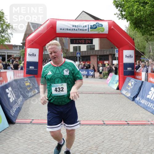 10.05.2026 - 8. Wedeler Halbmarathon Yannick Fuchs http://msf.ph/oto/9733490 10.05.2026 11:49:32 Ziel 62, 63, 432, 457 meine-sportfotos.de