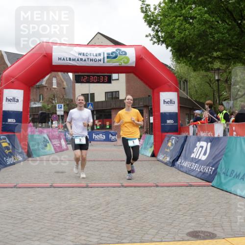 10.05.2026 - 8. Wedeler Halbmarathon Yannick Fuchs http://msf.ph/oto/9733491 10.05.2026 12:30:31 Ziel 1, 2, 2062 meine-sportfotos.de