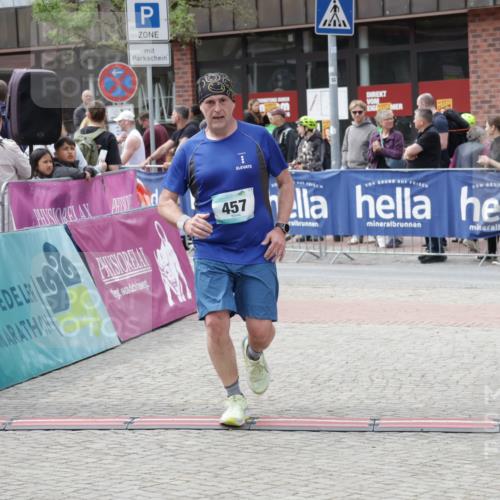 10.05.2026 - 8. Wedeler Halbmarathon Yannick Fuchs http://msf.ph/oto/9733492 10.05.2026 11:49:34 Ziel 62, 63, 432, 457 meine-sportfotos.de