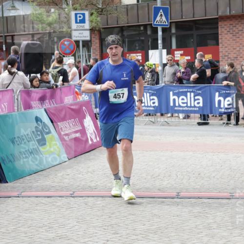 10.05.2026 - 8. Wedeler Halbmarathon Yannick Fuchs http://msf.ph/oto/9733493 10.05.2026 11:49:34 Ziel 62, 63, 432, 457 meine-sportfotos.de