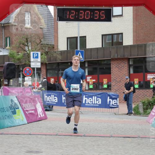 10.05.2026 - 8. Wedeler Halbmarathon Yannick Fuchs http://msf.ph/oto/9733497 10.05.2026 12:30:33 Ziel 1, 2, 2062 meine-sportfotos.de