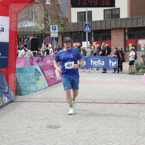 10.05.2026 - 8. Wedeler Halbmarathon Yannick Fuchs http://msf.ph/oto/9733498 10.05.2026 11:49:35 Ziel 432, 457 meine-sportfotos.de