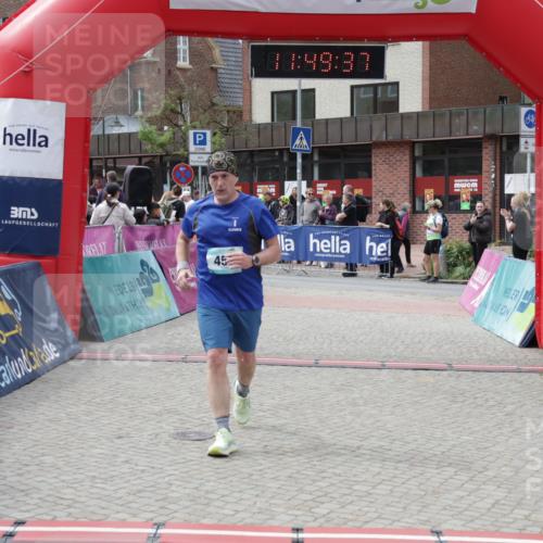 10.05.2026 - 8. Wedeler Halbmarathon Yannick Fuchs http://msf.ph/oto/9733504 10.05.2026 11:49:35 Ziel 432, 457 meine-sportfotos.de