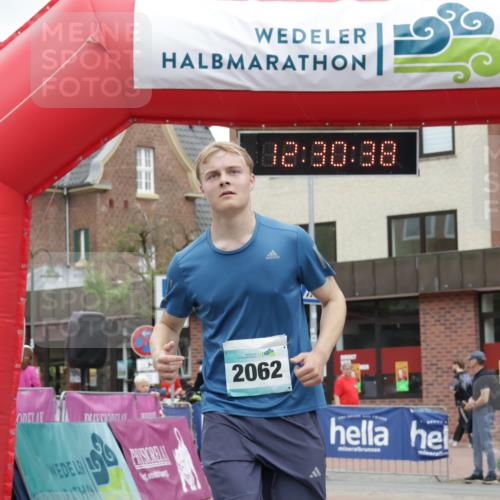 10.05.2026 - 8. Wedeler Halbmarathon Yannick Fuchs http://msf.ph/oto/9733505 10.05.2026 12:30:36 Ziel 2062 meine-sportfotos.de