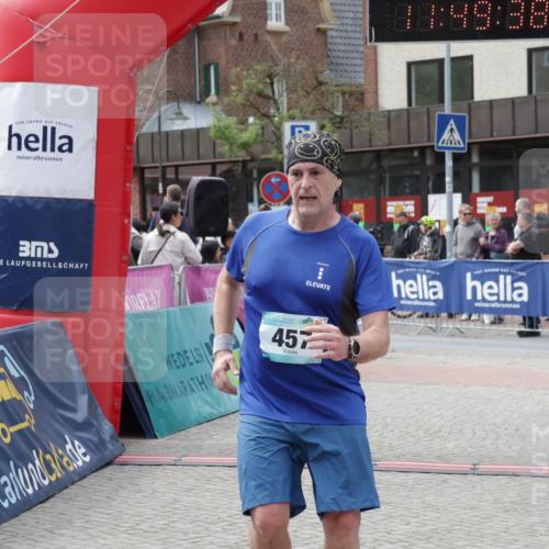 10.05.2026 - 8. Wedeler Halbmarathon Yannick Fuchs http://msf.ph/oto/9733508 10.05.2026 11:49:36 Ziel 457 meine-sportfotos.de