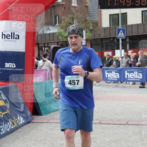10.05.2026 - 8. Wedeler Halbmarathon Yannick Fuchs http://msf.ph/oto/9733510 10.05.2026 11:49:36 Ziel 457 meine-sportfotos.de