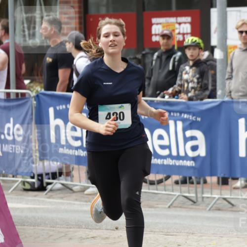10.05.2026 - 8. Wedeler Halbmarathon Yannick Fuchs http://msf.ph/oto/9733522 10.05.2026 11:49:41 Ziel 355, 480 meine-sportfotos.de