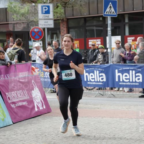 10.05.2026 - 8. Wedeler Halbmarathon Yannick Fuchs http://msf.ph/oto/9733524 10.05.2026 11:49:41 Ziel 355, 480 meine-sportfotos.de