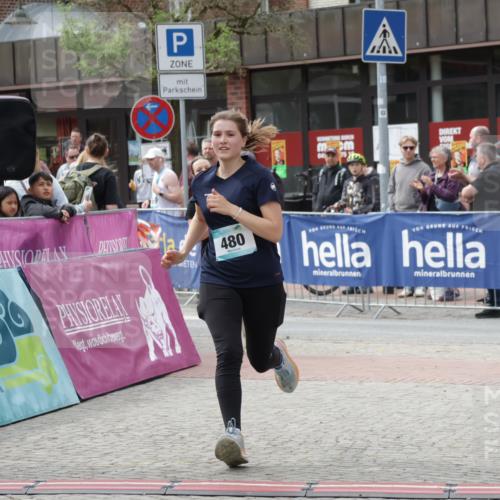 10.05.2026 - 8. Wedeler Halbmarathon Yannick Fuchs http://msf.ph/oto/9733526 10.05.2026 11:49:42 Ziel 355, 480 meine-sportfotos.de