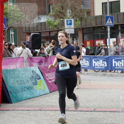10.05.2026 - 8. Wedeler Halbmarathon Yannick Fuchs http://msf.ph/oto/9733534 10.05.2026 11:49:42 Ziel 355, 480 meine-sportfotos.de