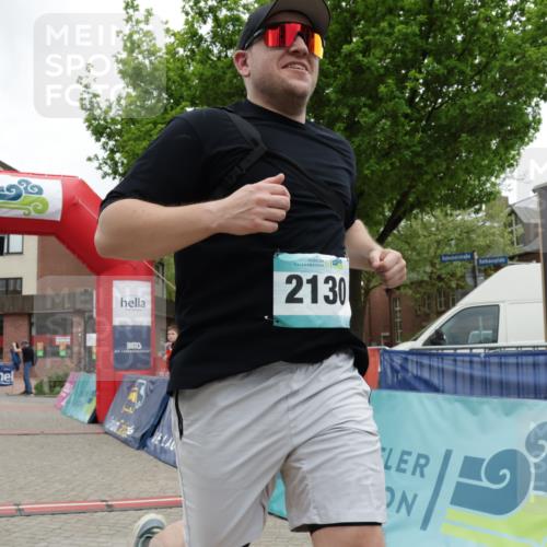 10.05.2026 - 8. Wedeler Halbmarathon Yannick Fuchs http://msf.ph/oto/9733546 10.05.2026 12:31:29 Ziel 2130 meine-sportfotos.de