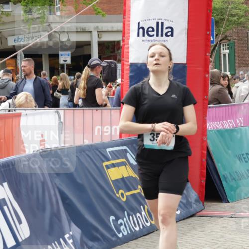 10.05.2026 - 8. Wedeler Halbmarathon Yannick Fuchs http://msf.ph/oto/9733549 10.05.2026 11:49:45 Ziel 355, 480 meine-sportfotos.de