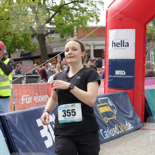 10.05.2026 - 8. Wedeler Halbmarathon Yannick Fuchs http://msf.ph/oto/9733554 10.05.2026 11:49:46 Ziel 355, 480, 736 meine-sportfotos.de
