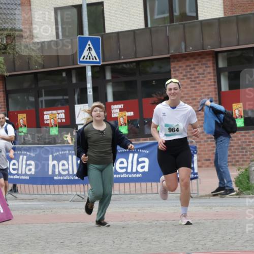10.05.2026 - 8. Wedeler Halbmarathon Yannick Fuchs http://msf.ph/oto/9733570 10.05.2026 12:31:46 Ziel 964, 2153 meine-sportfotos.de