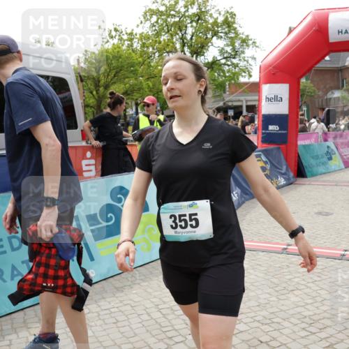10.05.2026 - 8. Wedeler Halbmarathon Yannick Fuchs http://msf.ph/oto/9733571 10.05.2026 11:49:48 Ziel 355, 480, 736 meine-sportfotos.de