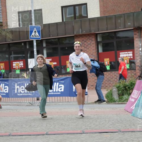 10.05.2026 - 8. Wedeler Halbmarathon Yannick Fuchs http://msf.ph/oto/9733572 10.05.2026 12:31:46 Ziel 964, 2153 meine-sportfotos.de