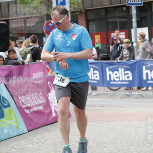 10.05.2026 - 8. Wedeler Halbmarathon Yannick Fuchs http://msf.ph/oto/9733575 10.05.2026 11:49:50 Ziel 355, 736 meine-sportfotos.de