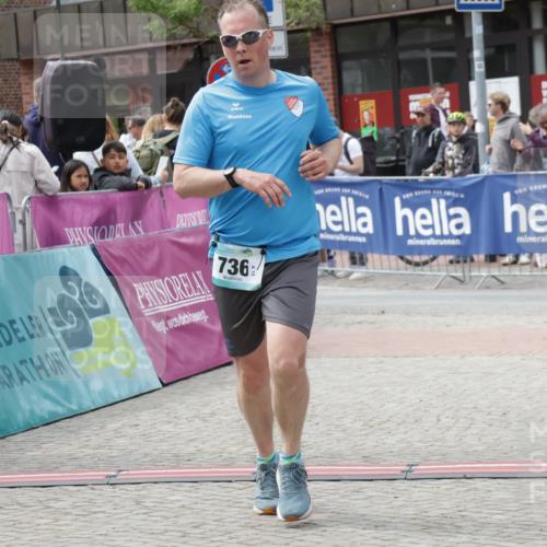 10.05.2026 - 8. Wedeler Halbmarathon Yannick Fuchs http://msf.ph/oto/9733578 10.05.2026 11:49:50 Ziel 355, 736 meine-sportfotos.de