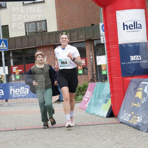 10.05.2026 - 8. Wedeler Halbmarathon Yannick Fuchs http://msf.ph/oto/9733583 10.05.2026 12:31:47 Ziel 964, 2153 meine-sportfotos.de