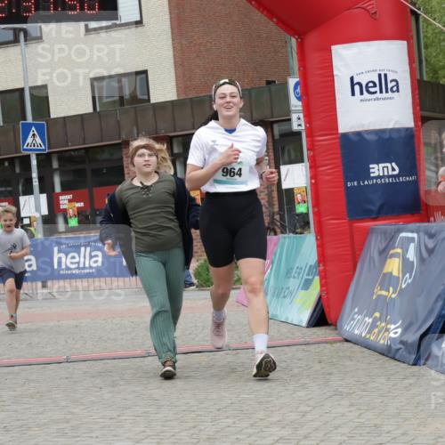 10.05.2026 - 8. Wedeler Halbmarathon Yannick Fuchs http://msf.ph/oto/9733590 10.05.2026 12:31:48 Ziel 964, 2153 meine-sportfotos.de