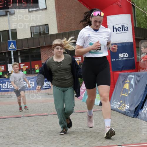 10.05.2026 - 8. Wedeler Halbmarathon Yannick Fuchs http://msf.ph/oto/9733594 10.05.2026 12:31:49 Ziel 465, 964, 2153 meine-sportfotos.de
