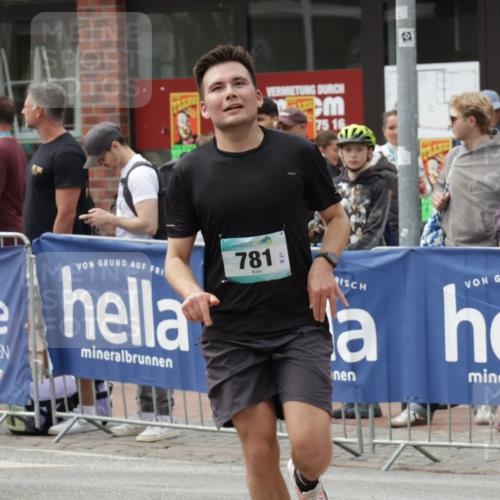 10.05.2026 - 8. Wedeler Halbmarathon Yannick Fuchs http://msf.ph/oto/9733605 10.05.2026 11:49:57 Ziel 781 meine-sportfotos.de