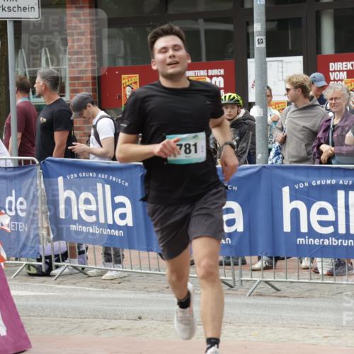 10.05.2026 - 8. Wedeler Halbmarathon Yannick Fuchs http://msf.ph/oto/9733607 10.05.2026 11:49:57 Ziel 781 meine-sportfotos.de