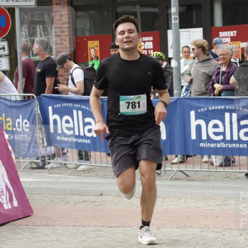 10.05.2026 - 8. Wedeler Halbmarathon Yannick Fuchs http://msf.ph/oto/9733609 10.05.2026 11:49:57 Ziel 781 meine-sportfotos.de