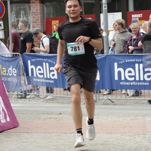 10.05.2026 - 8. Wedeler Halbmarathon Yannick Fuchs http://msf.ph/oto/9733611 10.05.2026 11:49:57 Ziel 781 meine-sportfotos.de