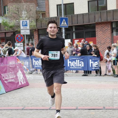 10.05.2026 - 8. Wedeler Halbmarathon Yannick Fuchs http://msf.ph/oto/9733616 10.05.2026 11:49:58 Ziel 781 meine-sportfotos.de