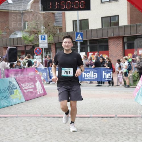10.05.2026 - 8. Wedeler Halbmarathon Yannick Fuchs http://msf.ph/oto/9733617 10.05.2026 11:49:58 Ziel 781 meine-sportfotos.de