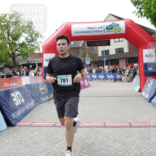10.05.2026 - 8. Wedeler Halbmarathon Yannick Fuchs http://msf.ph/oto/9733635 10.05.2026 11:50:00 Ziel 182, 273, 781 meine-sportfotos.de