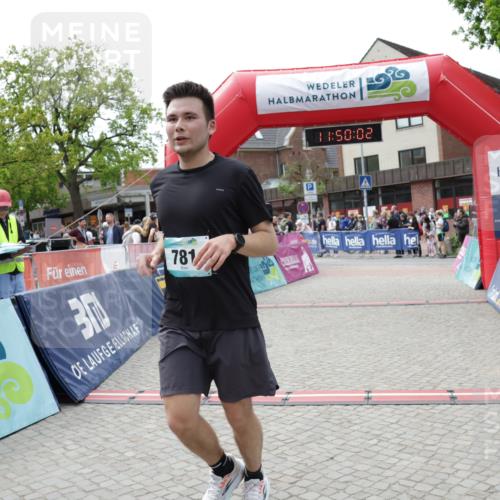10.05.2026 - 8. Wedeler Halbmarathon Yannick Fuchs http://msf.ph/oto/9733636 10.05.2026 11:50:00 Ziel 182, 273, 781 meine-sportfotos.de