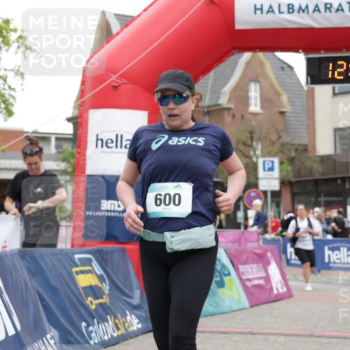10.05.2026 - 8. Wedeler Halbmarathon Yannick Fuchs http://msf.ph/oto/9733647 10.05.2026 12:32:25 Ziel 163, 600 meine-sportfotos.de