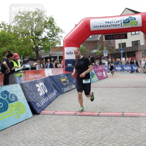 10.05.2026 - 8. Wedeler Halbmarathon Yannick Fuchs http://msf.ph/oto/9733674 10.05.2026 11:50:06 Ziel 182, 273, 965 meine-sportfotos.de