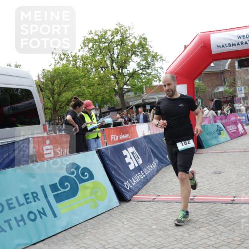10.05.2026 - 8. Wedeler Halbmarathon Yannick Fuchs http://msf.ph/oto/9733678 10.05.2026 11:50:06 Ziel 182, 273, 965 meine-sportfotos.de