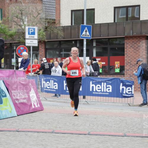 10.05.2026 - 8. Wedeler Halbmarathon Yannick Fuchs http://msf.ph/oto/9733679 10.05.2026 12:32:35 Ziel 695 meine-sportfotos.de